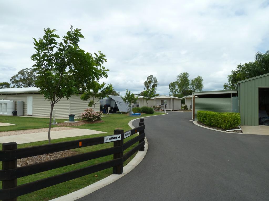 Chinchilla Tourist Park Hotel Exterior photo